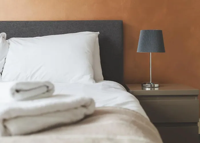 Deluxe Serviced Two Bed Apartment